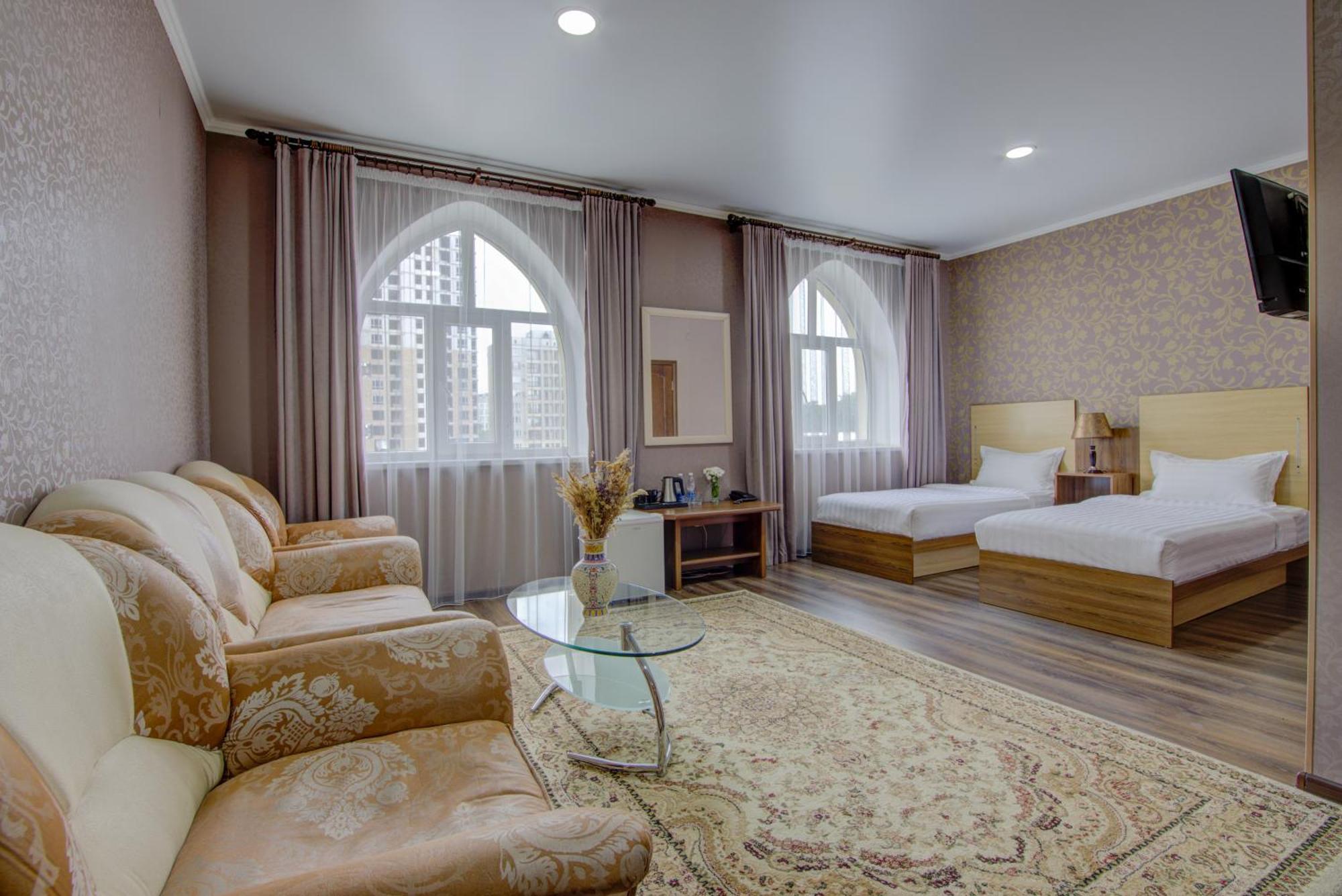 Shah Palace Hotel Bichkek Extérieur photo