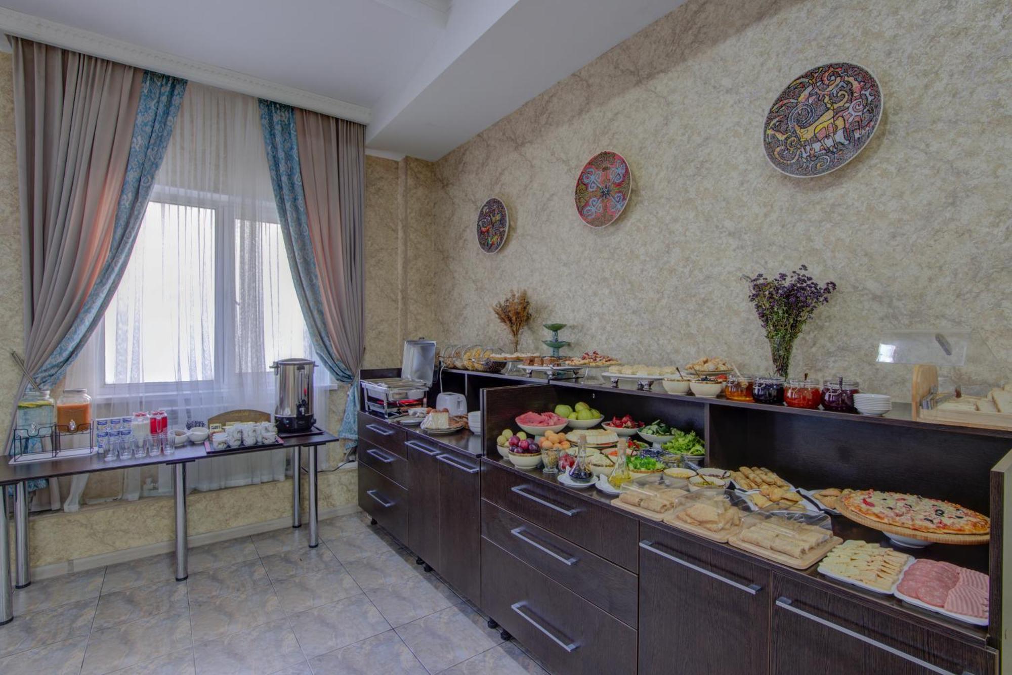 Shah Palace Hotel Bichkek Extérieur photo