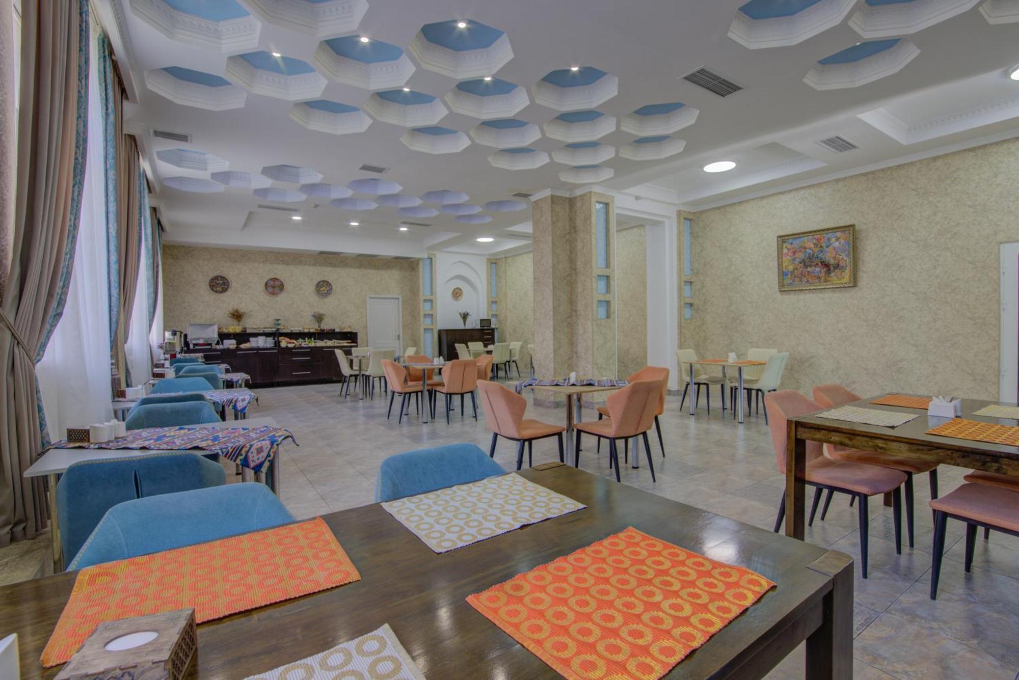 Shah Palace Hotel Bichkek Extérieur photo