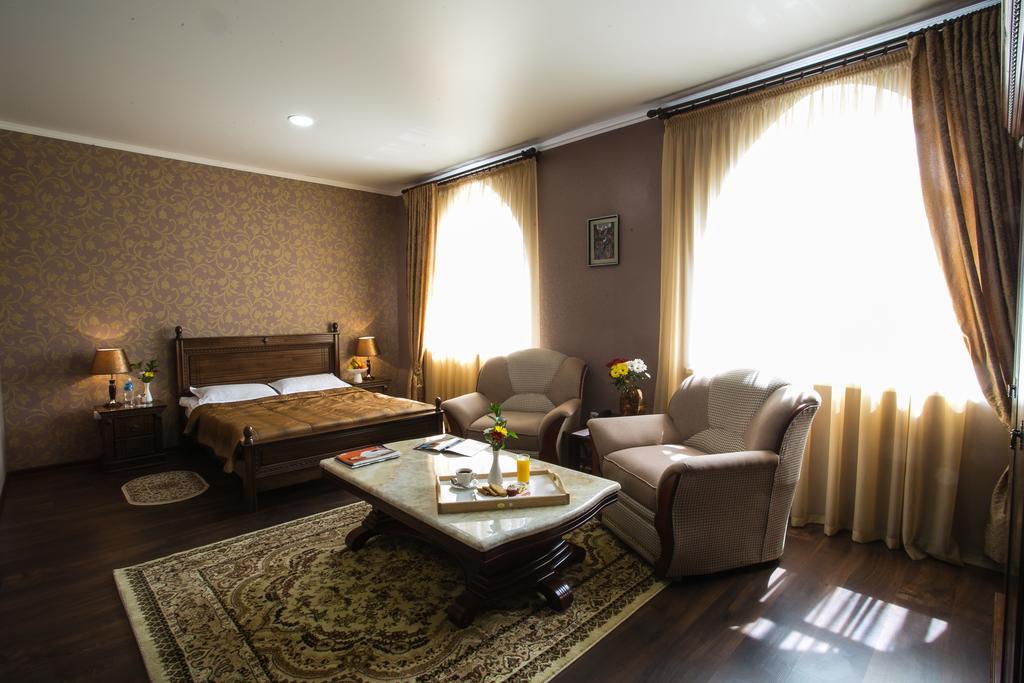 Shah Palace Hotel Bichkek Chambre photo
