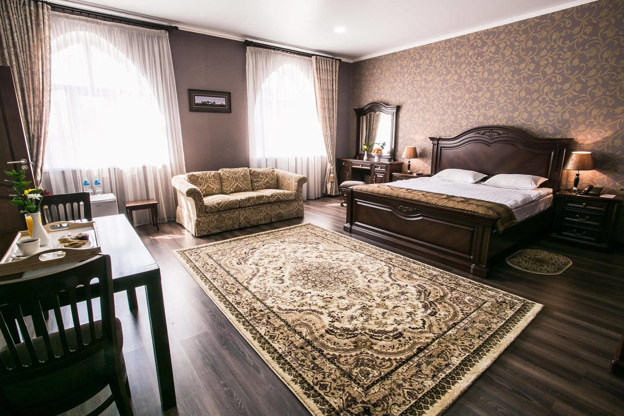 Shah Palace Hotel Bichkek Extérieur photo